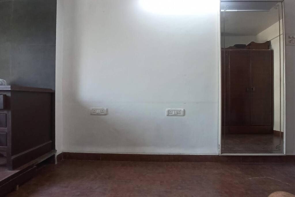 شقة Cozy Private Ac Studio By The Sea Bandstand Bandra W Mumbai Nr Taj Lands End المظهر الخارجي الصورة