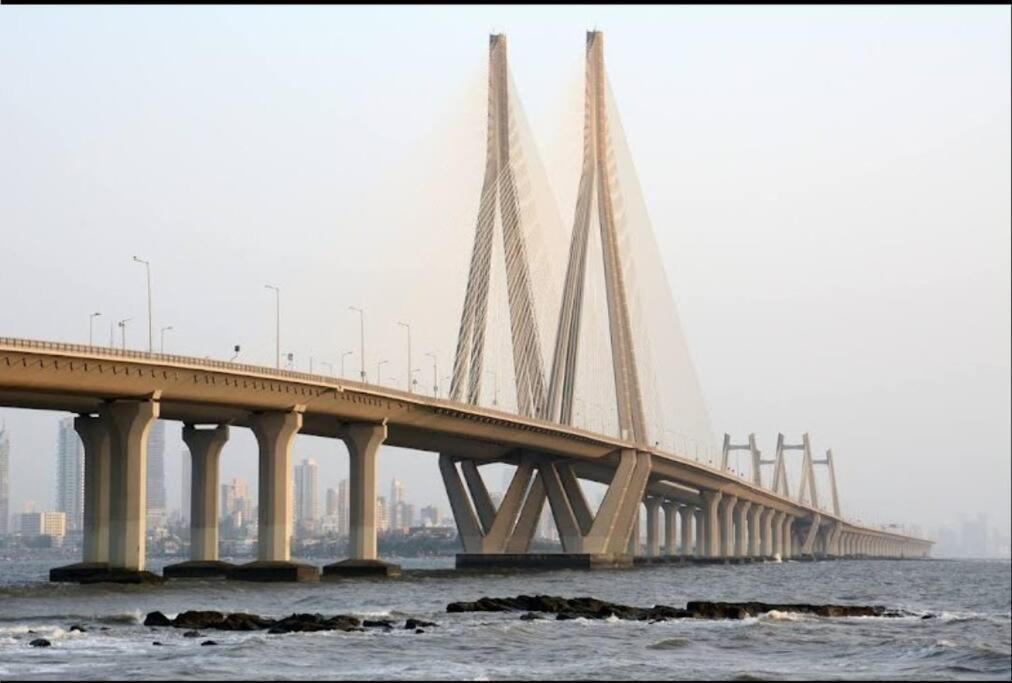 شقة Cozy Private Ac Studio By The Sea Bandstand Bandra W Mumbai Nr Taj Lands End المظهر الخارجي الصورة