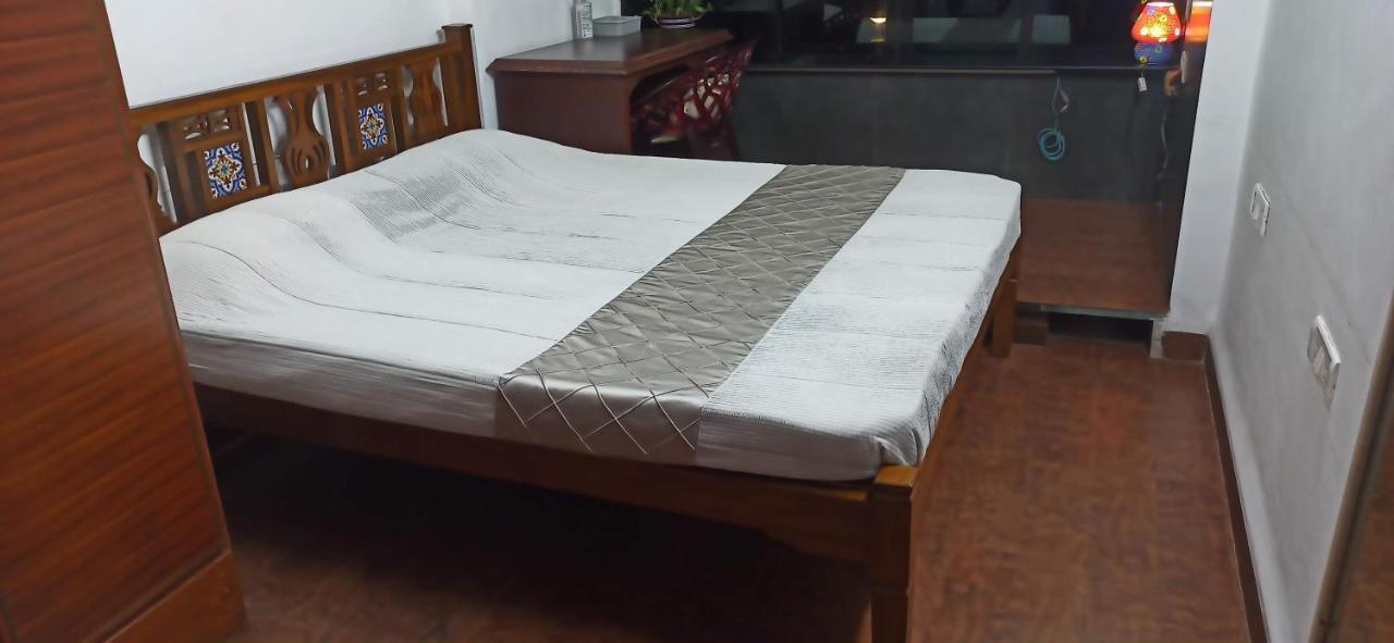 شقة Cozy Private Ac Studio By The Sea Bandstand Bandra W Mumbai Nr Taj Lands End المظهر الخارجي الصورة