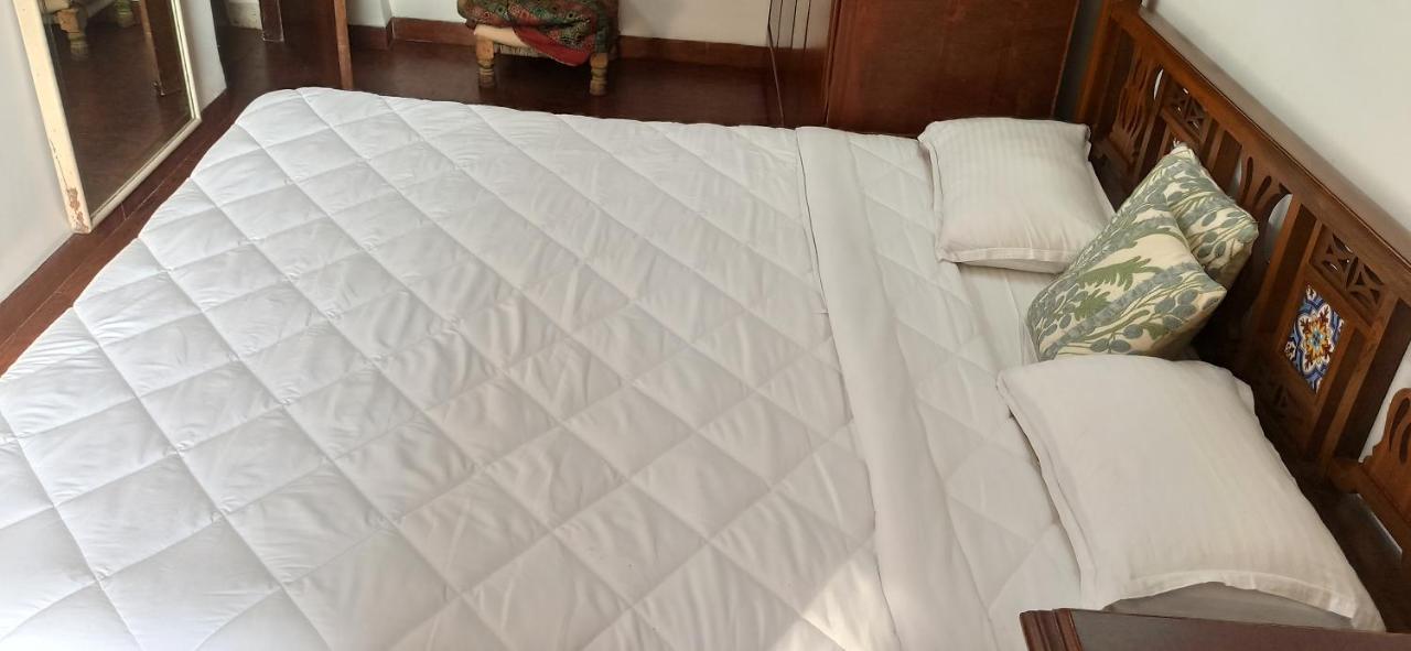 شقة Cozy Private Ac Studio By The Sea Bandstand Bandra W Mumbai Nr Taj Lands End المظهر الخارجي الصورة