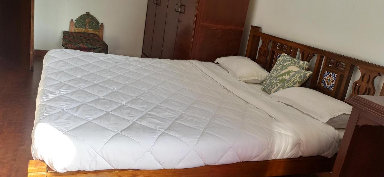 شقة Cozy Private Ac Studio By The Sea Bandstand Bandra W Mumbai Nr Taj Lands End المظهر الخارجي الصورة