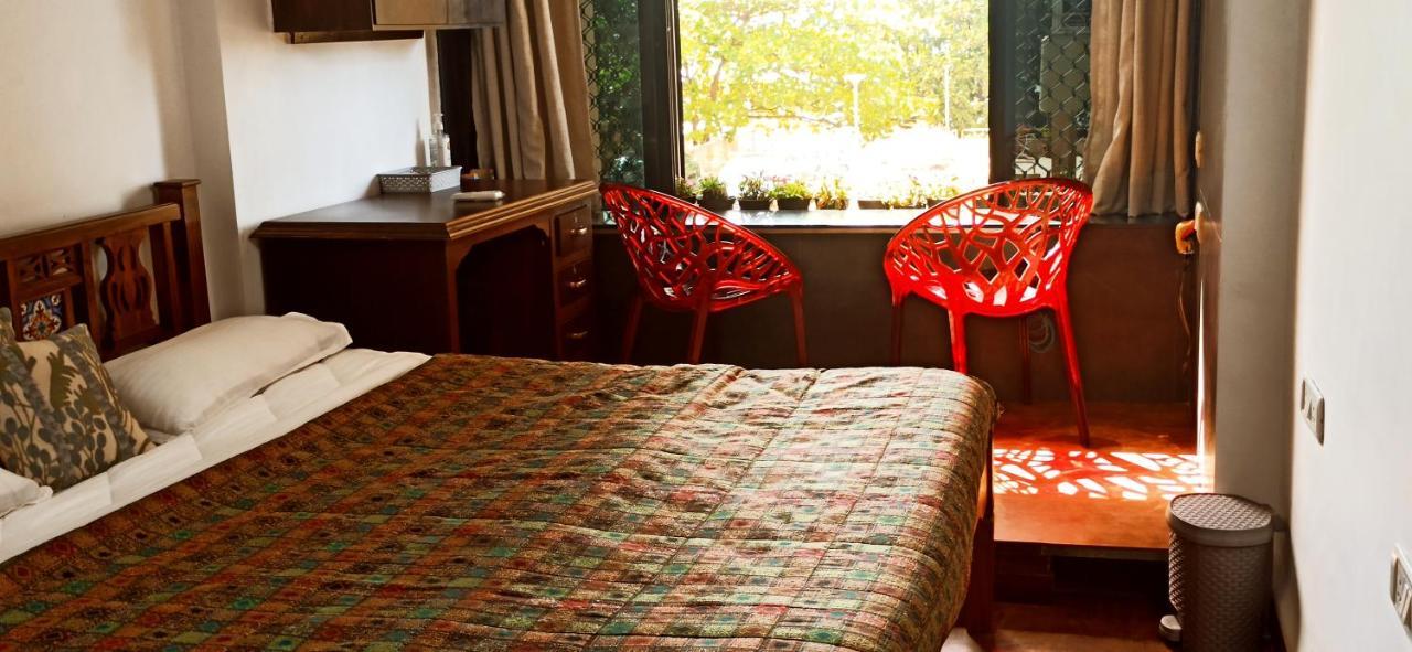 شقة Cozy Private Ac Studio By The Sea Bandstand Bandra W Mumbai Nr Taj Lands End المظهر الخارجي الصورة
