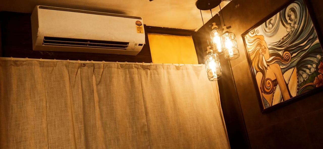شقة Cozy Private Ac Studio By The Sea Bandstand Bandra W Mumbai Nr Taj Lands End المظهر الخارجي الصورة