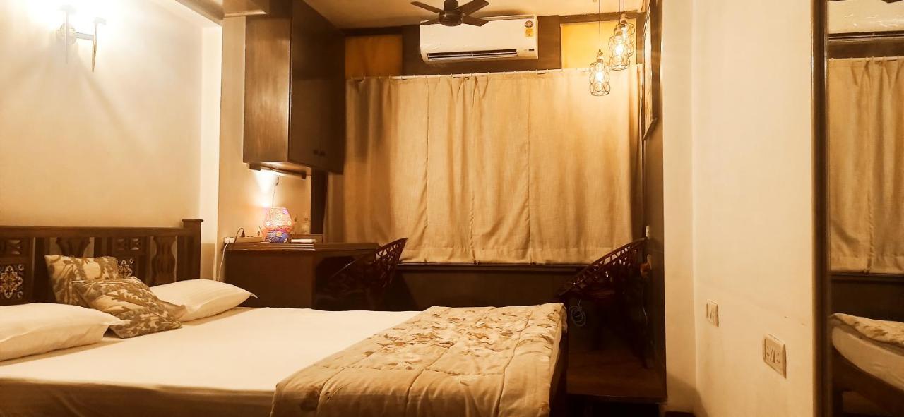 شقة Cozy Private Ac Studio By The Sea Bandstand Bandra W Mumbai Nr Taj Lands End المظهر الخارجي الصورة